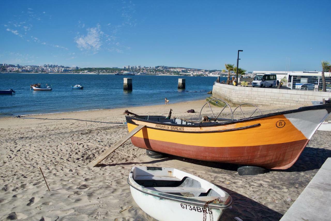 Вилла Fisherman'S House - A Boat Ride From Lisbon Trafaria Экстерьер фото