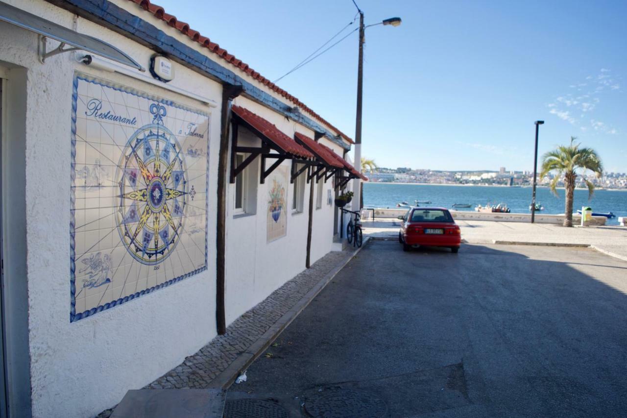 Вилла Fisherman'S House - A Boat Ride From Lisbon Trafaria Экстерьер фото