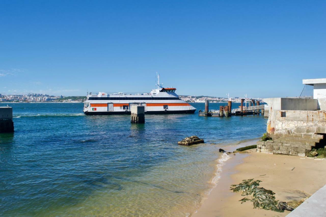 Вилла Fisherman'S House - A Boat Ride From Lisbon Trafaria Экстерьер фото